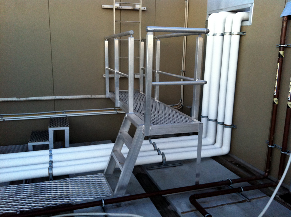 specialty-aluminium-access-platform-with-ladder-1